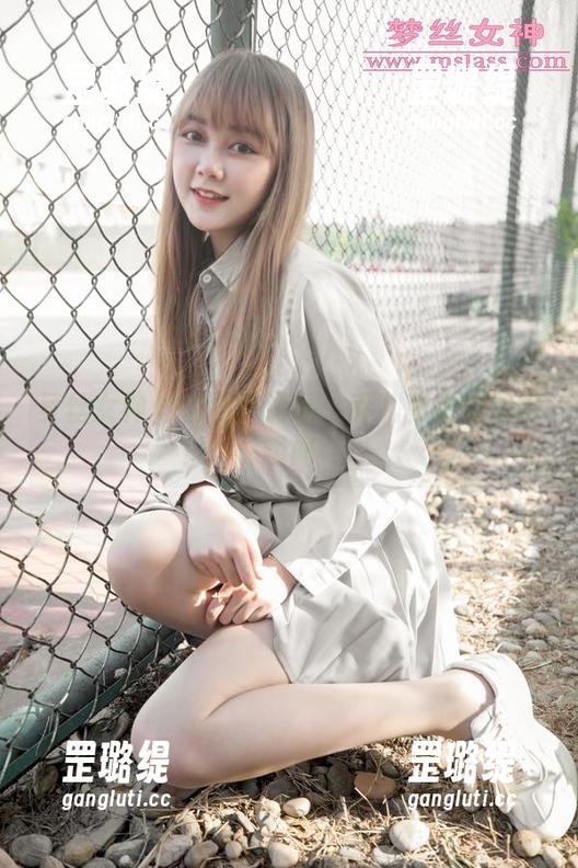 梦丝女神 - 在图库游荡：乔儿和她的透明瞬间