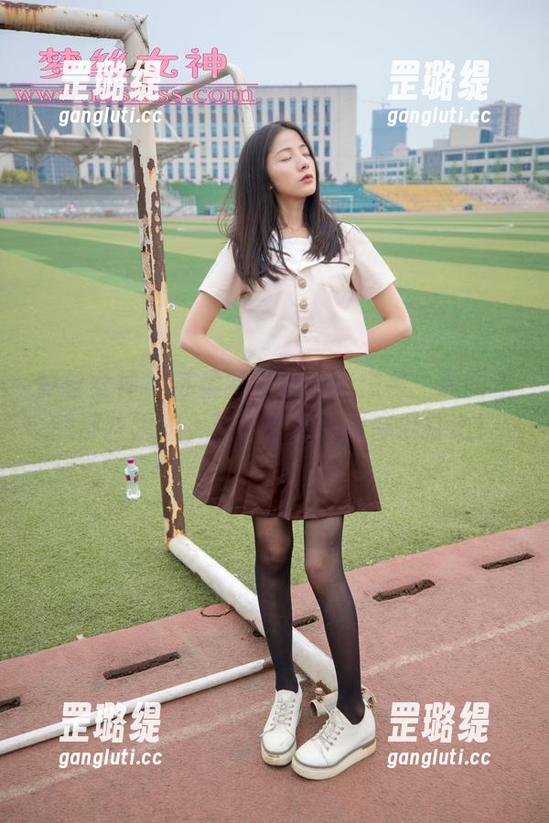梦丝女神-苏柔 梦丝女神 - 苏柔的夏季时光探秘:原图里的那些瞬间,精选随便一张都挺打动!