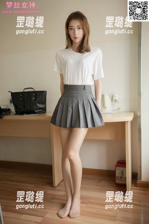 梦丝女神 - 校园里的莹仙女：她的写真作品，每一帧都是青春的味道！