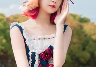 水手服COS大揭秘！梨瑾瑾是如何召唤海浪的？