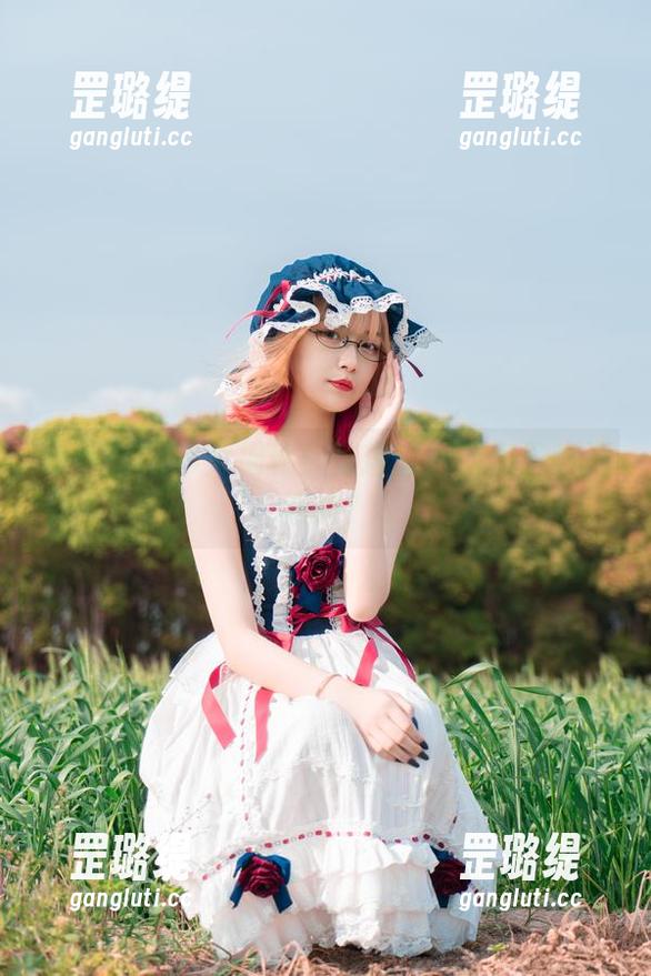 梨瑾瑾 水手服COS大揭秘!梨瑾瑾是如何召唤海浪的?