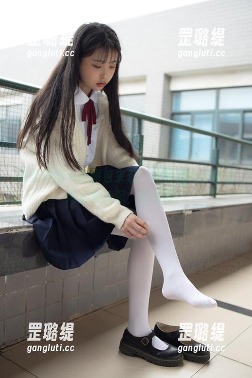 森萝财团免费图包来袭，粉色校服和白丝简直是绝配，呜呜呜！