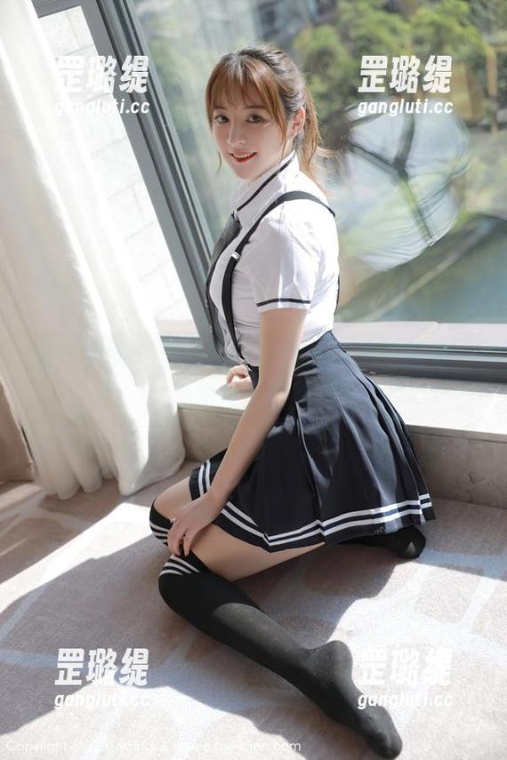 模范学院 - 学妹的写真作品：温柔的柔，好想牵手散步啊