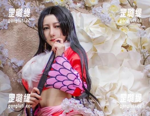 看樱晚gigi的御姐写真，整个人都酥了，心里默念：这就是人生啊！