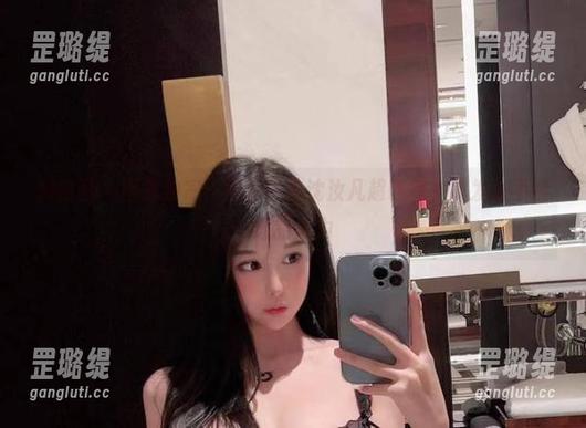 微密圈 - 图集独家：短裙中的沈汝凡超哇塞，散发着不经意的魅力