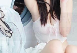波萝社 – “如果夏天有个名字，那一定是夏美酱COS八重樱，快来下载！”。