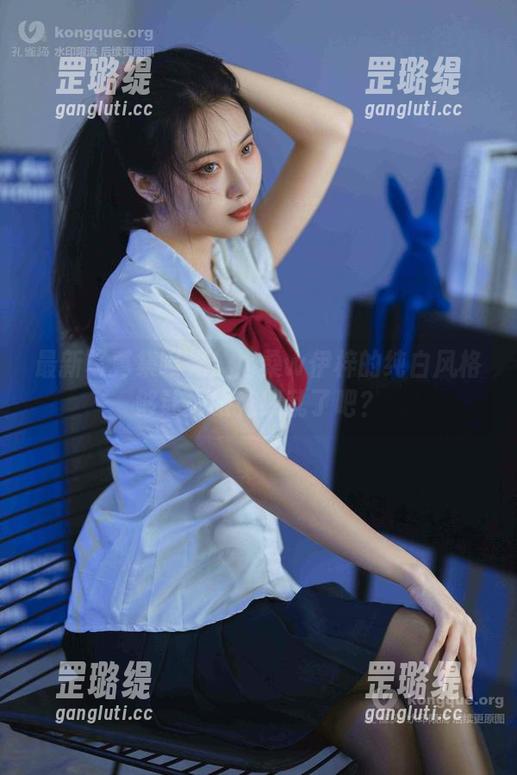 最新写真集曝光！洛桑w伊梓的纯白风格够让人眼花缭乱了吧？