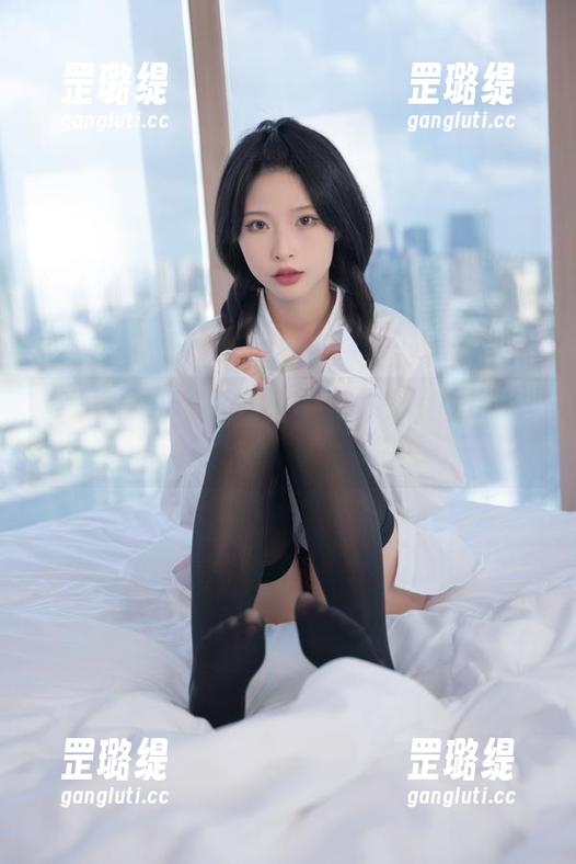 清水由乃穿上白色毛衣，下载速度比我心跳还快！是要出事吗？