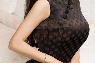 爱蜜社 – 梦心玥私拍里的礼服：经典与个性的完美碰撞