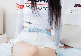 物恋传媒 – 小茶的眼镜写真，最新原图让人陷入深深的思考，真是美得让人窒息！