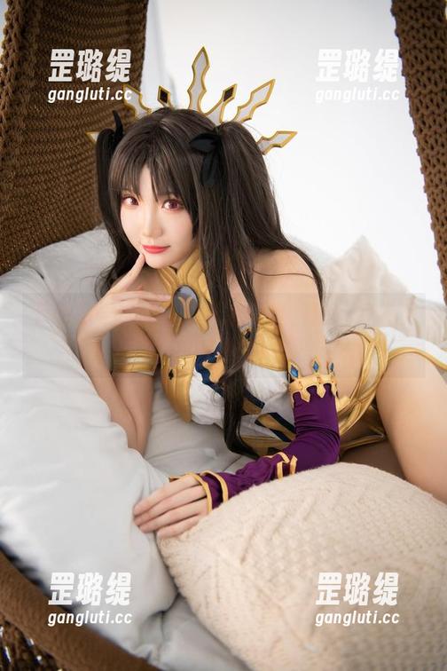下载瓜希酱的高清天城写真，准备好感受一波冲击！