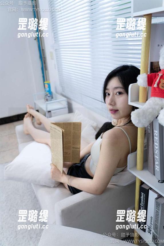 甜予摄影 - 在澜澜的私房原图里，发现两双白棉袜也能这样出彩