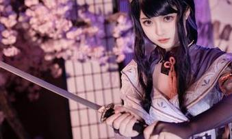在无圣光的世界里，白莉爱吃巧克力女王的写真闪耀着别样的魅力。