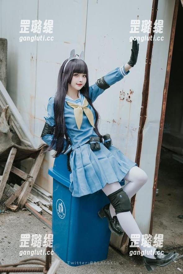 白莉爱吃巧克力的奇幻自拍精选：每一张图片都像在说‘快来看看我！’