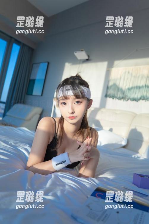 来看看神乐坂真冬的泳衣在线资源，充满阳光的冬季幻想，不容错过！