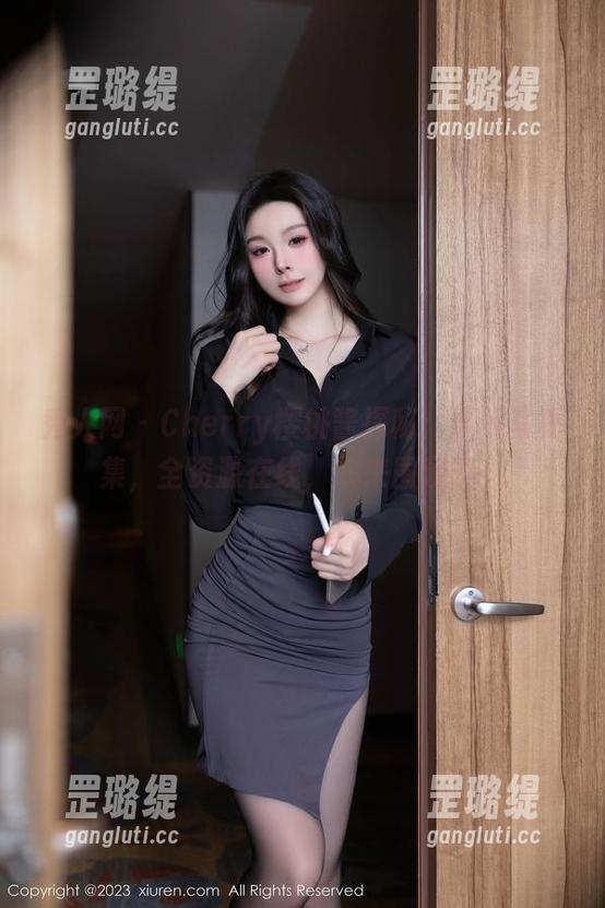 秀人网 - Cherry樱桃酱探秘：透明写真集，全资源在线，快来围观吧！
