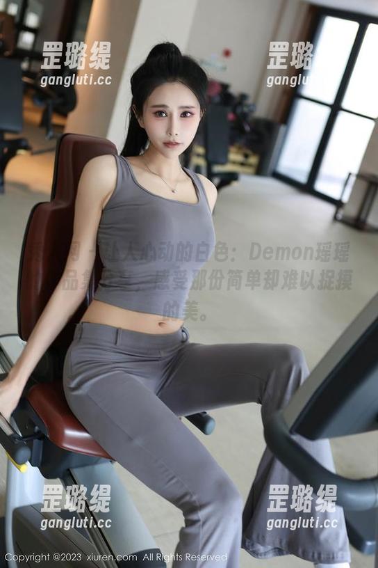秀人网 - 让人心动的白色：Demon瑶瑶的作品集分享，感受那份简单却难以捉摸的美。