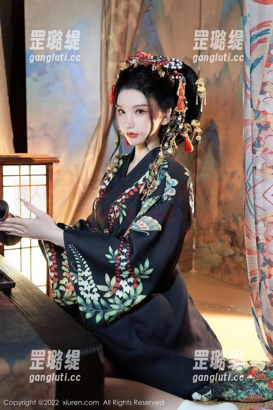 秀人网 - 在凌希儿的护士图包里，白大褂也能透着小心思～