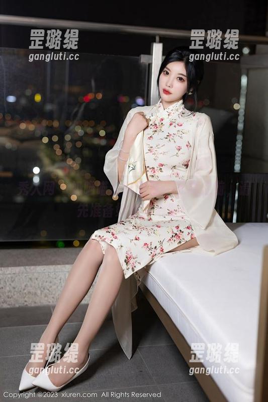 秀人网 - 奶喵喵长腿图包：下载之前，请先准备好你的心脏！