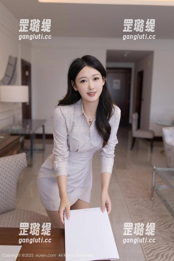 秀人网 - 跟着月野兔美妞，进入女仆世界—超赞免费图册！
