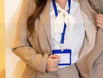 秀人网 – 原图好评如潮，高清甜妮制服让人欲罢不能