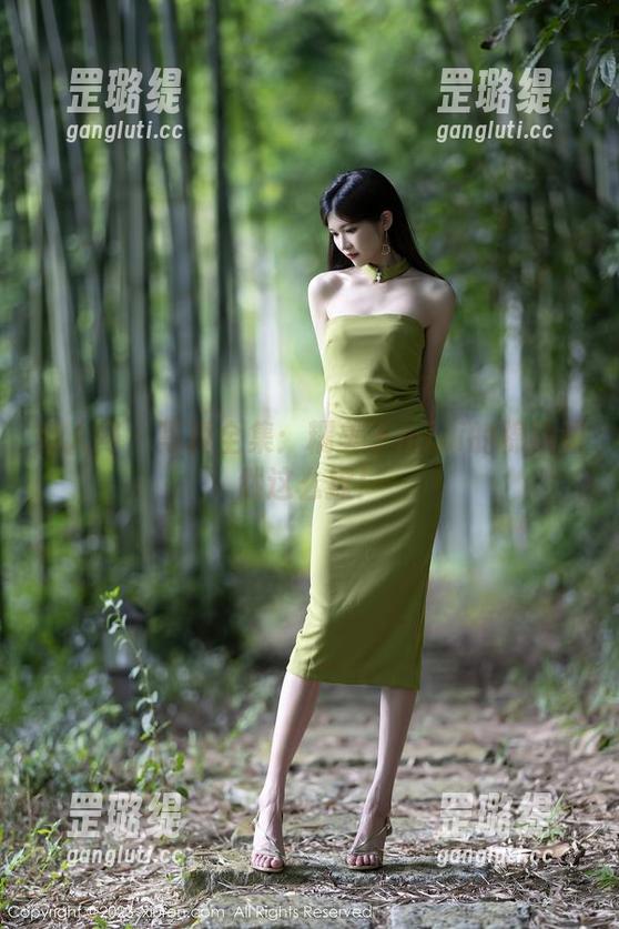 秀人网 - 写真全集：糯美子mini的棉袜竟然这么撩！