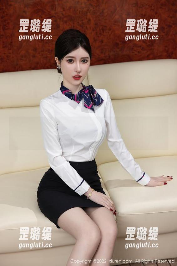 秀人网 - 壁纸中的蓝夏Akasha：镂空的瞬间定格了时间