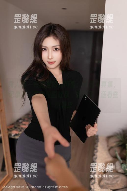 秀人网 - 校园里的薇薇酱：精选写真集，记录不一样的校园故事，哦对了，还有些小调皮