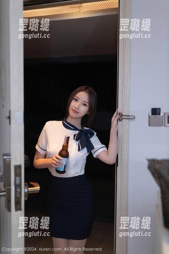 秀人网 - 美图更新，赵惟依coco的眼镜照让你想说“为什么我没有这个眼镜？”
