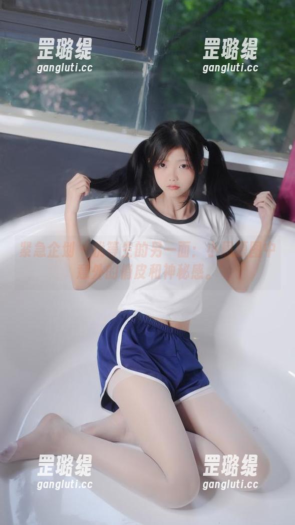 紧急企划 - 优等生的另一面：小恩原图中意外的俏皮和神秘感。