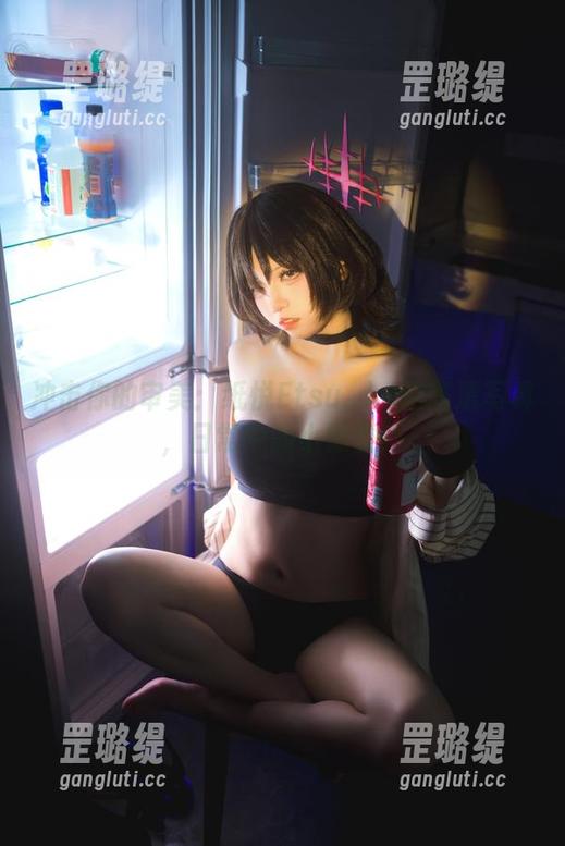 冲击你的审美：纸悦Etsu_ko的高清写真，日常中的小惊喜！