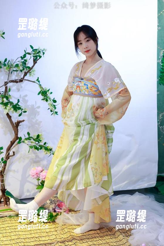 绮梦摄影 - 一波小艺姐姐图包，难免让我心乱如麻，真是…