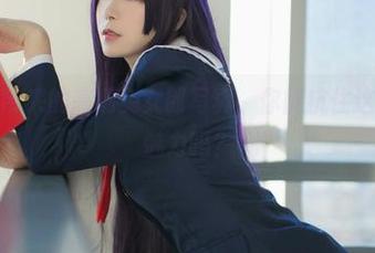 翎柒菜菜带来的高清兔女郎写真，你能抗住这兔耳朵的魅力吗？