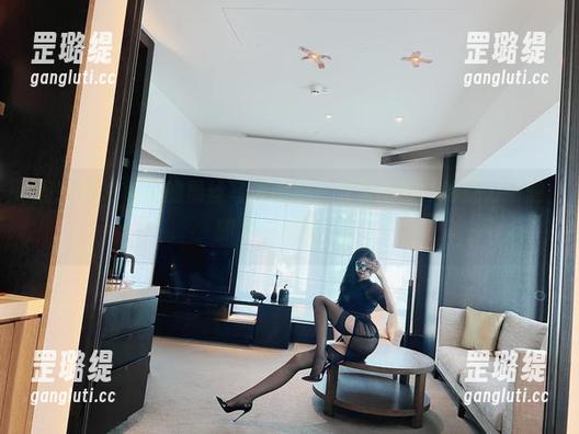 微密圈 - 葛征的黑丝写真图包，酒店里的神秘魅力一触即发，别错过！