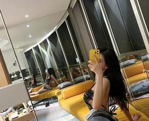 微密圈 – 葛征女孩图集：飞扬的青春，却又有点忧伤？