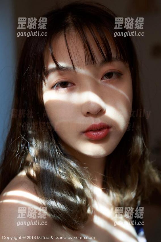 蜜桃社-小魔女lily 蜜桃社 - 高清摄影技术加持:小魔女lily的美腿简直是摄影师的绝佳试卷!