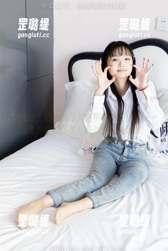 袜啵啵 - 奶油的法式白甲与裸足合体——美图养眼的同时，照片也让人颤抖！