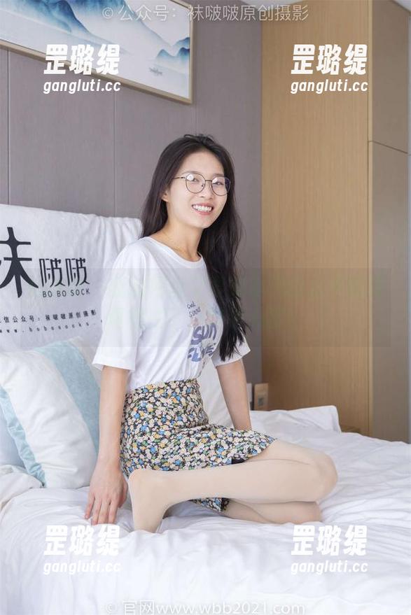 袜啵啵 - 我的网盘又要被稚予的水手服写真霸占了，真是心累！