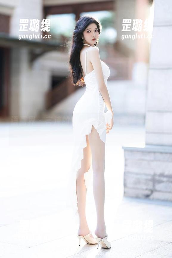 语画界 - 言沫的图库里，简雅职场制服真的让人想多看几眼！
