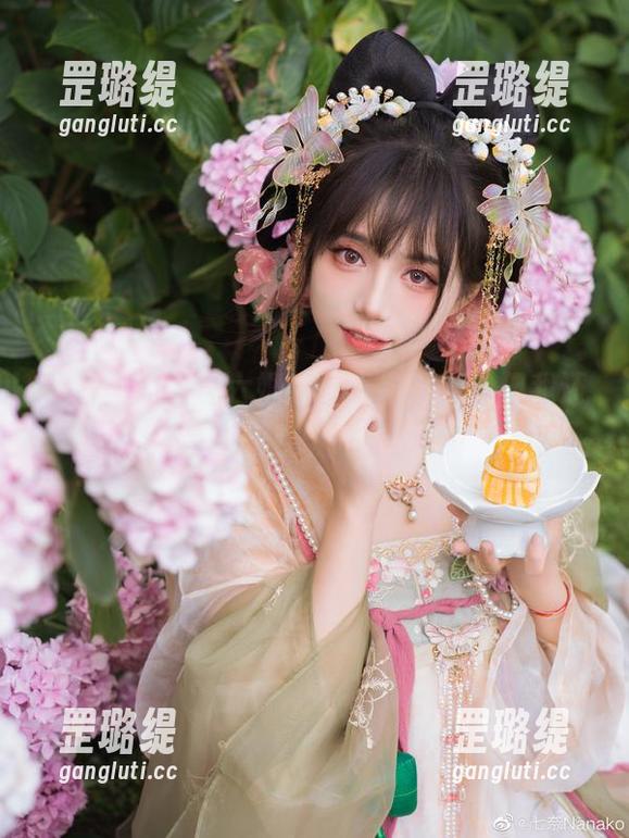贰加六 照片里的贰加六婚纱:光影跳舞,但我还是在想晚饭吃什么。