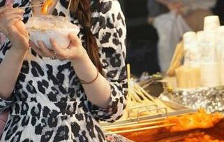 微密圈 – 在夏日中，轩子巨二兔的写真资源如暖阳般温馨