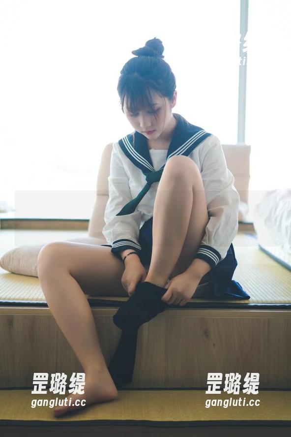 看镜酱怎么在泳衣里私奔，最新图包欢乐逼人又减压！