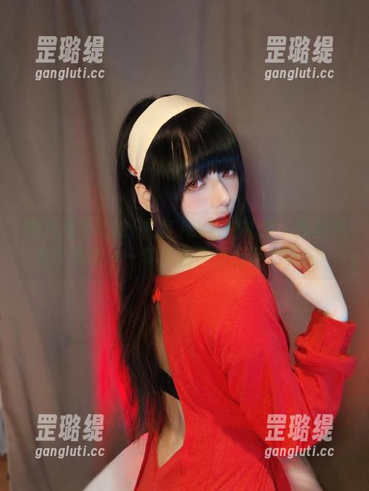 阿九从不咕咕(九言)的私拍礼服：原图还原了真相——其实我只是想要个披风！