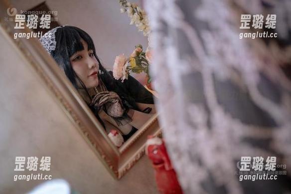 阿半今天很开心的制服：这是资源分享还是cos魅力展示？