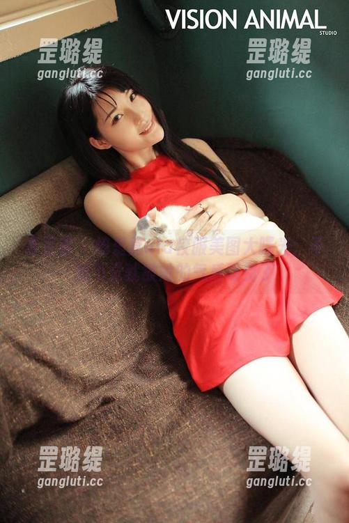 青豆客 - 绮里嘉ula校服美图大曝光：不知不觉就被她的气质吸引了